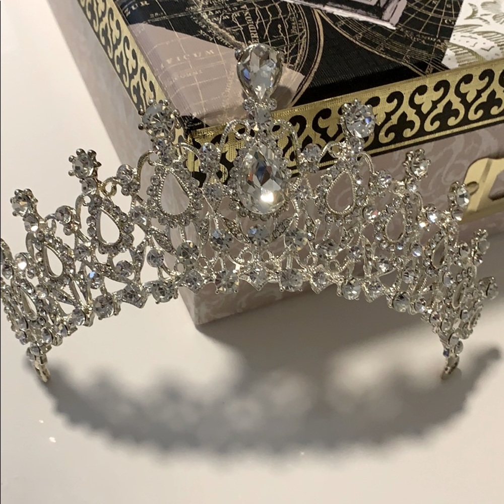 Silver tiara with rhinestones new